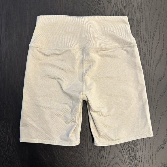 Alo Yoga Oatmeal Heather Biker Short - Picture 3 of 3